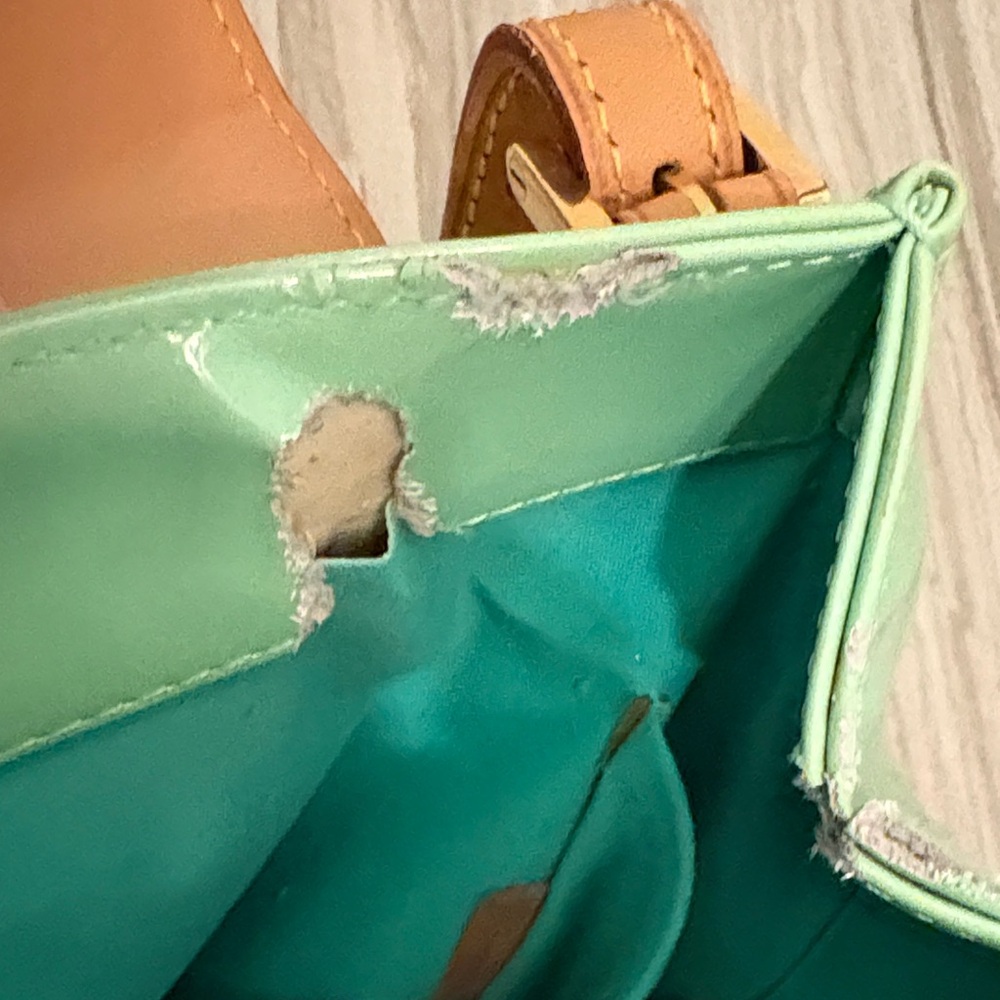Authentic 1998 Louis Vuitton Vernis Biscayne Bay Bag in Peppermint - Picture 13 of 16